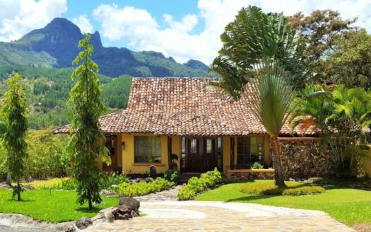 Altos del Maria Toscana Villa Picacho Region Panama realty panama mountain home 1