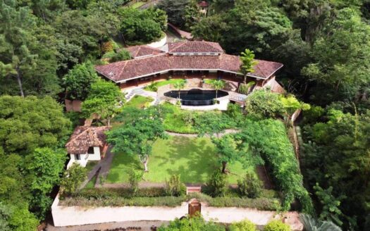 Altos del Maria - Altos Woods Villa region panama realty mountain house for sale panama 1