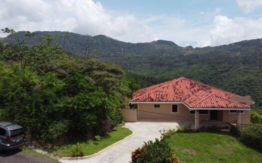 Altos del Maria Valley Valencia region panama realty panama mountain home for sale 21